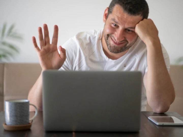 man waves goodbye to his job to start freelance business
